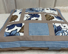 Carregar imagem no visualizador da galeria, Patchwork Kissenhülle, Landhausstil Kissenbezug, blau / beige 40x40cm.