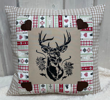 Carregar imagem no visualizador da galeria, Patchwork Kissenhülle, Landhausstil Kissenbezug * Hirsch * beige/rot 40x40cm.