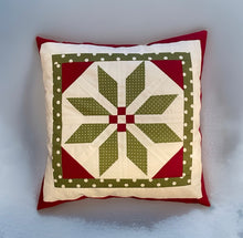 Charger l'image dans la galerie, Patchwork Kissenhülle, Landhausstil Kissenbezug, rot/grün/weiß 40x40cm