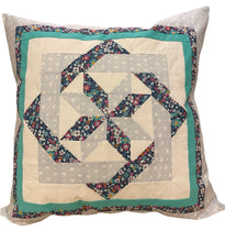 Carregar imagem no visualizador da galeria, Patchwork Kissenhülle, Landhausstil Kissenbezug, türkis/weiß/blau 50x50cm