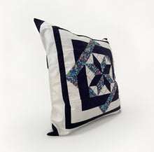 Lade das Bild in den Galerie-Viewer, Patchwork Kissenhülle, Landhausstil Kissenbezug, blau/weiß 40x40cm