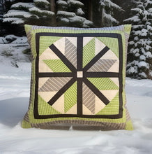 Lade das Bild in den Galerie-Viewer, Patchwork Kissenhülle, Landhausstil Kissenbezug, grau/weiß/grün 40x40cm