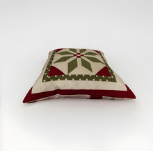 Charger l'image dans la galerie, Patchwork Kissenhülle, Landhausstil Kissenbezug, rot/grün/weiß 40x40cm
