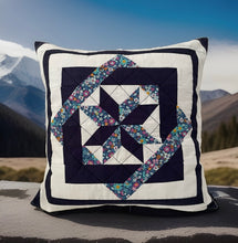 Lade das Bild in den Galerie-Viewer, Patchwork Kissenhülle, Landhausstil Kissenbezug, blau/weiß 40x40cm