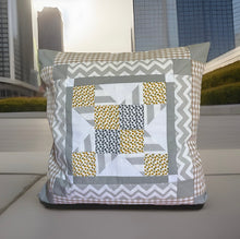 Load image into Gallery viewer, Patchwork Kissenhülle, Landhausstil Kissenbezug, grau/weiß/gelb 40x40cm