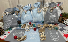 Lade das Bild in den Galerie-Viewer, Adventskalender,Landhausstil Adventskalender zum Befüllen, 24 Säckchen zum Advent , Adventskalender Zahlen aus Holz, hellblau/grau