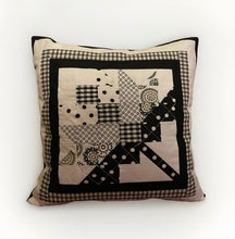 Carregar imagem no visualizador da galeria, Patchwork Kissenhülle, Landhausstil Kissenbezug, weiß/schwarz 40x40cm