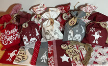 Lade das Bild in den Galerie-Viewer, Adventskalender,Landhausstil Adventskalender zum befüllen, 24 Säckchen zum Advent, Adventskalender Zahlen aus Holz, grau/rot
