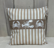 Lade das Bild in den Galerie-Viewer, Maritime Kissenhülle, Kissenbezug, Landhausstil Kissen, Dekokissen * Krebse * beige/weiß