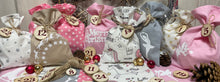 Lade das Bild in den Galerie-Viewer, Adventskalender,Landhausstil Adventskalender zum Befüllen, 24 Säckchen zum Advent , Adventskalender Zahlen aus Holz, rosa /beige/weiß/grau
