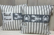 Cargar imagen en el visor de la galería, Maritime Kissenhülle, Kissenbezug, Landhausstil Kissen, Dekokissen Beach House grau/weiß