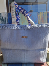 Load image into Gallery viewer, Handgefertigte Strandtasche in blau, mit einem sehr schönen Innenstoff 50x38x18cm