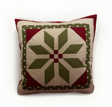 Charger l'image dans la galerie, Patchwork Kissenhülle, Landhausstil Kissenbezug, rot/grün/weiß 40x40cm