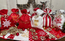 Lade das Bild in den Galerie-Viewer, Adventskalender,Landhausstil Adventskalender zum befüllen, 24 Säckchen zum Advent, Adventskalender Zahlen aus Holz, rot/weiß