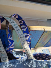 Load image into Gallery viewer, Handgefertigte Strandtasche in blau, mit einem sehr schönen Innenstoff 50x38x18cm