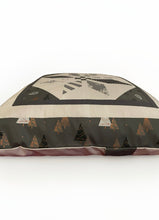 Load image into Gallery viewer, Patchwork Kissenhülle, Landhausstil Kissenbezug, grau/weiß/grün 50x50cm