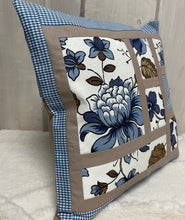 Carregar imagem no visualizador da galeria, Patchwork Kissenhülle, Landhausstil Kissenbezug, blau / beige 40x40cm.