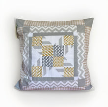 Load image into Gallery viewer, Patchwork Kissenhülle, Landhausstil Kissenbezug, grau/weiß/gelb 40x40cm