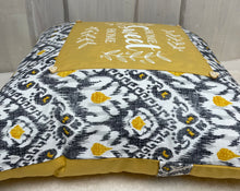 Lade das Bild in den Galerie-Viewer, Landhausstil Kissenhülle * Kissenbezug * Dekokissen „ Home Sweet Home „ Senfgelb/grau