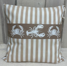 Lade das Bild in den Galerie-Viewer, Maritime Kissenhülle, Kissenbezug, Landhausstil Kissen, Dekokissen * Krebse * beige/weiß