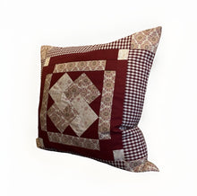 Load image into Gallery viewer, Patchwork Kissenhülle, Landhausstil Kissenbezug, beige/weinrot