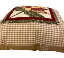 Carregar imagem no visualizador da galeria, Patchwork Kissenhülle, Landhausstil Kissenbezug, beige/creme/rot/grün