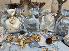 Lade das Bild in den Galerie-Viewer, Adventskalender,Landhausstil Adventskalender zum Befüllen, 24 Säckchen zum Advent , Adventskalender Zahlen aus Holz, blau /weiß