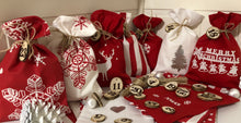 Lade das Bild in den Galerie-Viewer, Adventskalender,Landhausstil Adventskalender zum befüllen, 24 Säckchen zum Advent, Adventskalender Zahlen aus Holz, rot/weiß