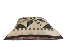 Carregar imagem no visualizador da galeria, Patchwork Kissenhülle, Landhausstil Kissenbezug, grau/weiß 40x40cm