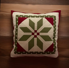 Carregar imagem no visualizador da galeria, Patchwork Kissenhülle, Landhausstil Kissenbezug, rot/grün/weiß 40x40cm