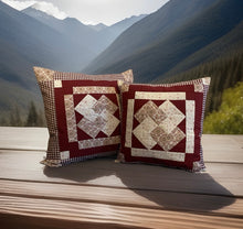 Load image into Gallery viewer, Patchwork Kissenhülle, Landhausstil Kissenbezug, beige/weinrot
