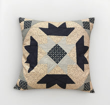 Lade das Bild in den Galerie-Viewer, Patchwork Kissenhülle, Landhausstil Kissenbezug, blau/weiß 40x40cm