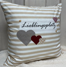 Lade das Bild in den Galerie-Viewer, Landhausstil Kissenhülle, Kissenbezug, Dekokissen Lieblingsplatz, beige/weiß gestreift