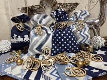 Lade das Bild in den Galerie-Viewer, Adventskalender,Landhausstil Adventskalender zum Befüllen, 24 Säckchen zum Advent , Adventskalender Zahlen aus Holz, blau /weiß