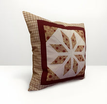 Carregar imagem no visualizador da galeria, Patchwork Kissenhülle, Landhausstil Kissenbezug, beige /rot/ weiß 40x40cm