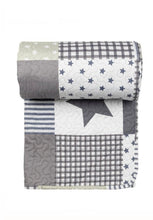 Load image into Gallery viewer, Patchwork Decke, Tagesdecke, Kinderdecke, Bettüberwurf 160x230cm grau/weiß/mint