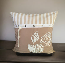 Carregar imagem no visualizador da galeria, Maritime Kissenhülle, Kissenbezug, Landhausstil Kissen, Dekokissen beige /weiß