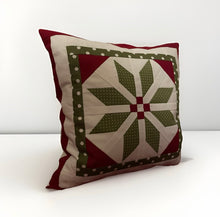 Carregar imagem no visualizador da galeria, Patchwork Kissenhülle, Landhausstil Kissenbezug, rot/grün/weiß 40x40cm