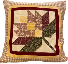 Carregar imagem no visualizador da galeria, Patchwork Kissenhülle, Landhausstil Kissenbezug, beige/creme/rot/grün