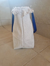 Load image into Gallery viewer, Handgefertigte Strandtasche in beige, mit einem sehr schönen wasserabweisenden mediterranen Innenstoff