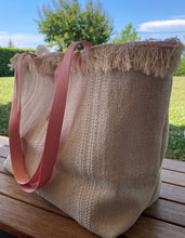 Загрузить изображение в средство просмотра галереи, Handgefertigte Strandtasche in beige, mit einem sehr schönen Innenstoff lila Augen Motiven