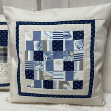 Load image into Gallery viewer, Patchwork Kissenhülle, Landhausstil Kissenbezug, blau / creme 40x40cm.