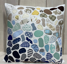 Carregar imagem no visualizador da galeria, Patchwork Kissenhülle, Seeglas Landhausstil Kissenbezug, blau / beige / weiß 40x40cm.