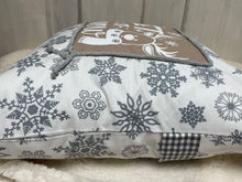 Lade das Bild in den Galerie-Viewer, 1x Weihnachtliche Landhausstil Kissenhülle * Kissenbezug * Dekokissen * weiß/grau