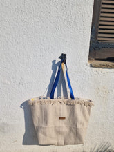 Load image into Gallery viewer, Handgefertigte Strandtasche in beige, mit einem sehr schönen wasserabweisenden mediterranen Innenstoff