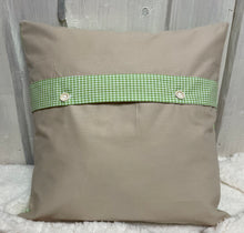 Carregar imagem no visualizador da galeria, Patchwork Kissenhülle, Landhausstil Kissenbezug, beige/grün 40x40cm.