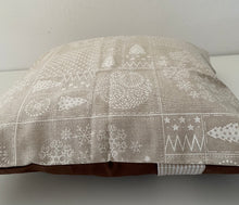 Lade das Bild in den Galerie-Viewer, Weihnachtliche Kissenhülle * Kissenbezug, beige/braun