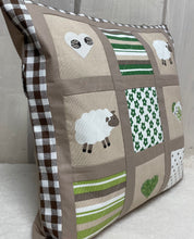 Charger l'image dans la galerie, Patchwork Kissenhülle, Landhausstil Kissenbezug, braun/grün 40x40cm.