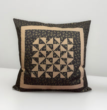 Carregar imagem no visualizador da galeria, Patchwork Kissenhülle, Landhausstil Kissenbezug, grau/beige 50x50cm