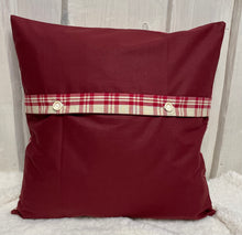 Carregar imagem no visualizador da galeria, Patchwork Kissenhülle, Landhausstil Kissenbezug, rot/creme 40x40cm.